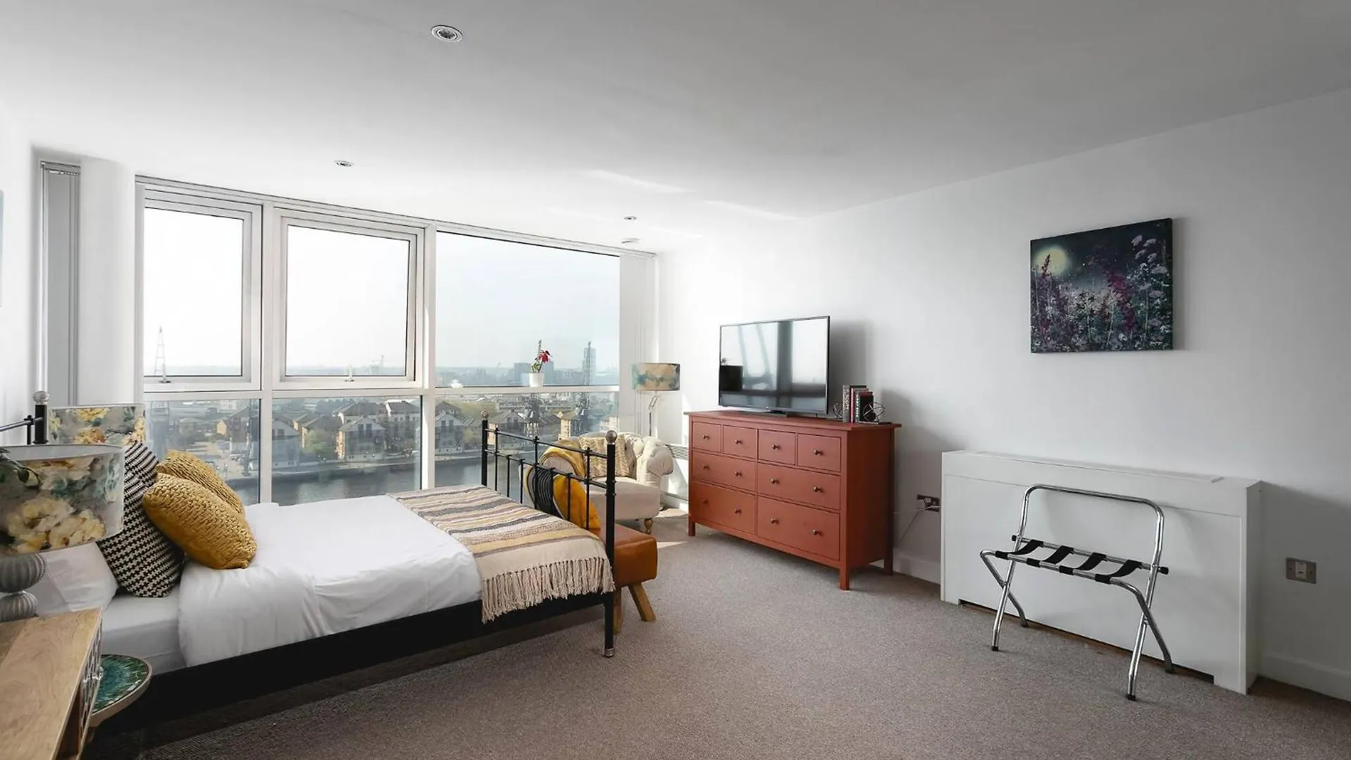 Serene Waterfront Rooms - Excel London 0*,