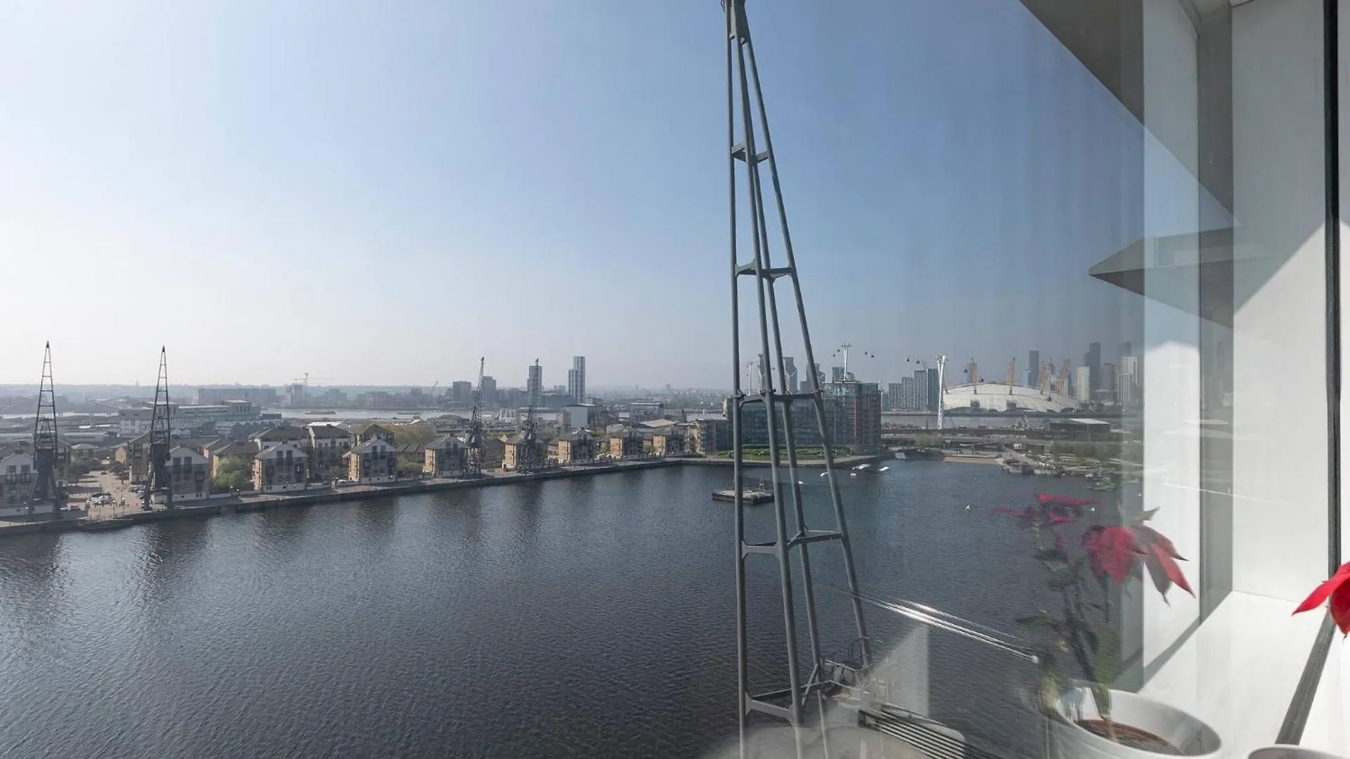Guest house Serene Waterfront Rooms - Excel London United Kingdom