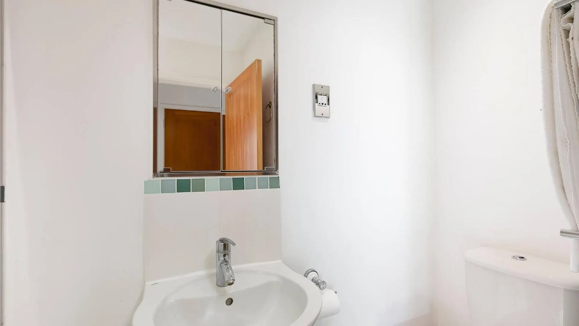 Guest house Serene Waterfront Rooms - Excel London United Kingdom