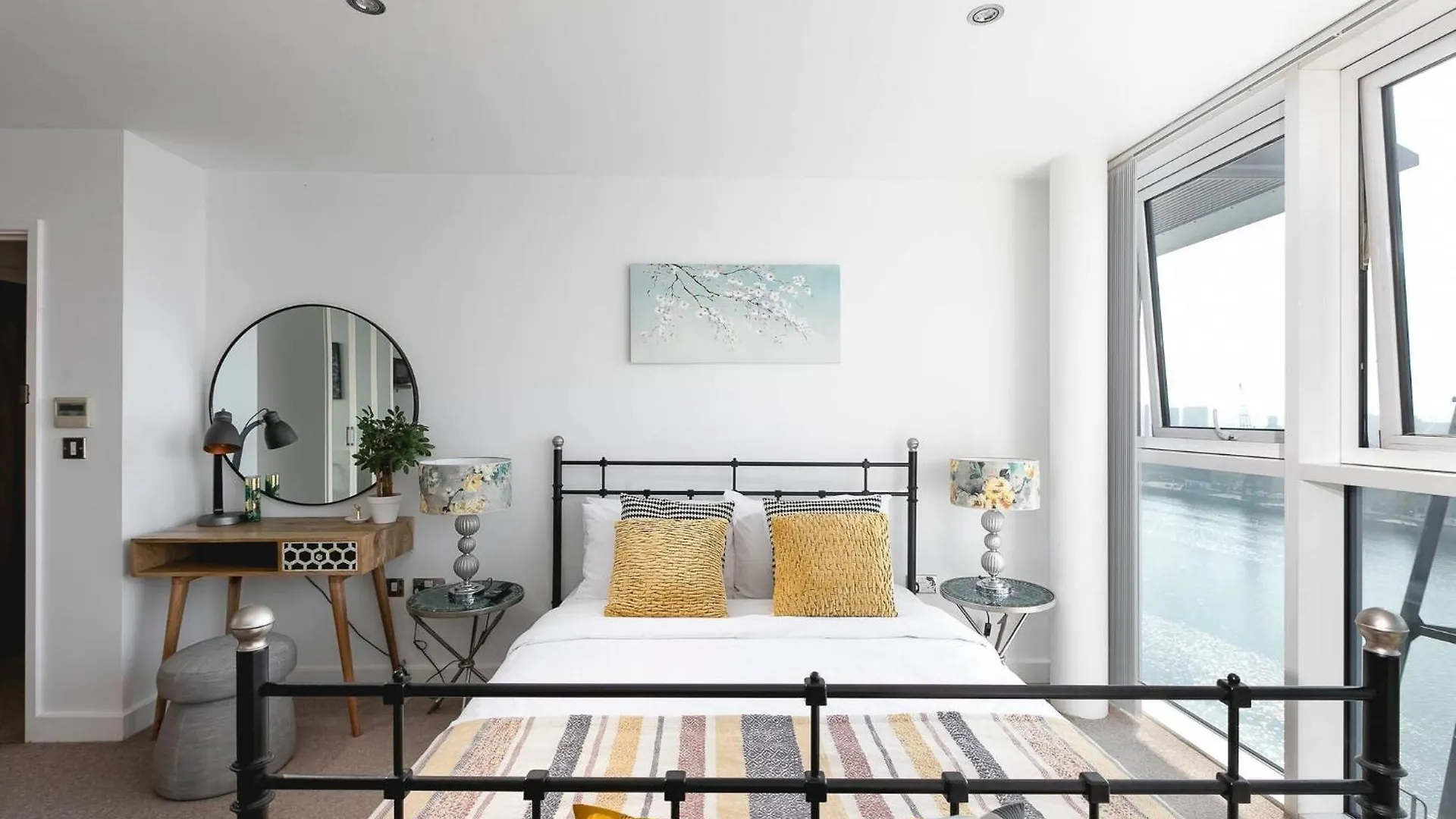 Serene Waterfront Rooms - Excel London 0*,  United Kingdom